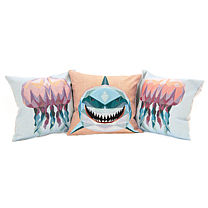 Гобеленовый чехол для подушки «Акула»